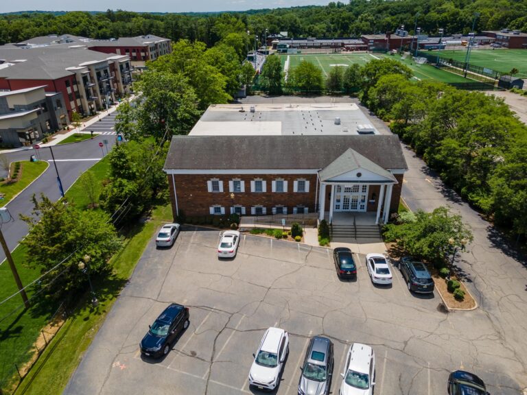 1207_Hamburg_Turnpike_Main-Picture